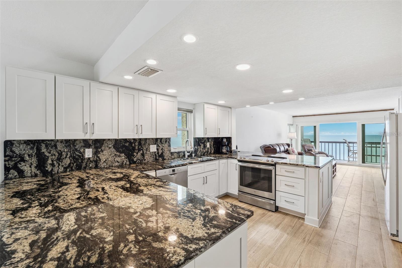 TAHITIAN TOWERS CONDO - Residential