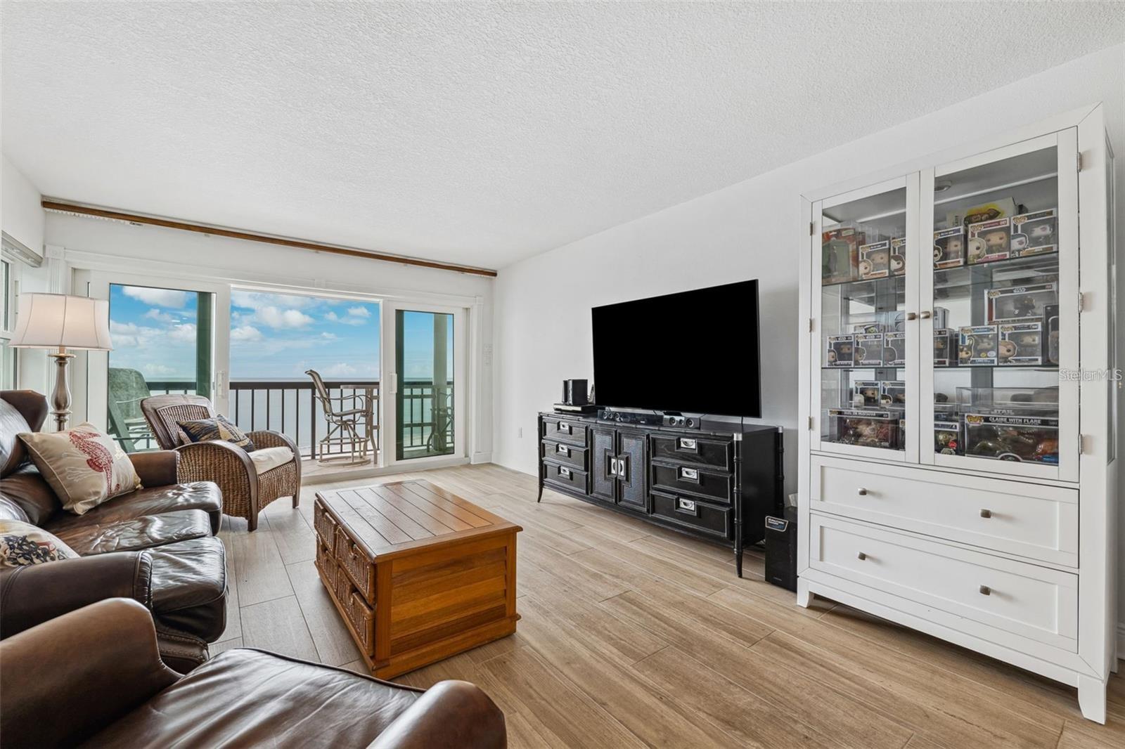 TAHITIAN TOWERS CONDO - Residential