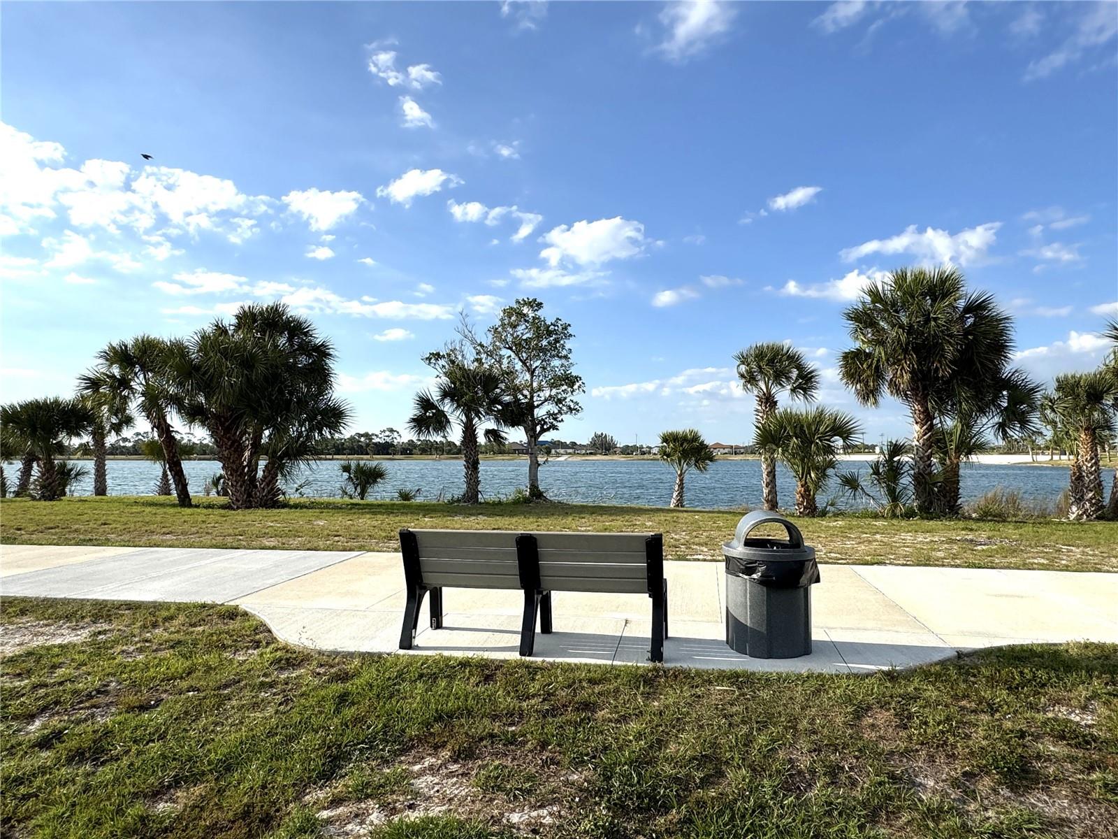 CAPE CORAL - Land