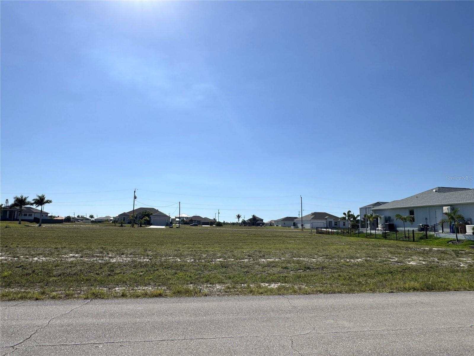 CAPE CORAL - Land