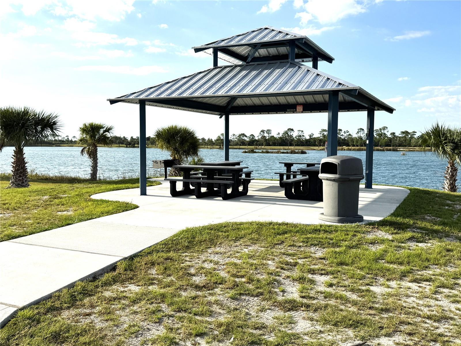 CAPE CORAL - Land