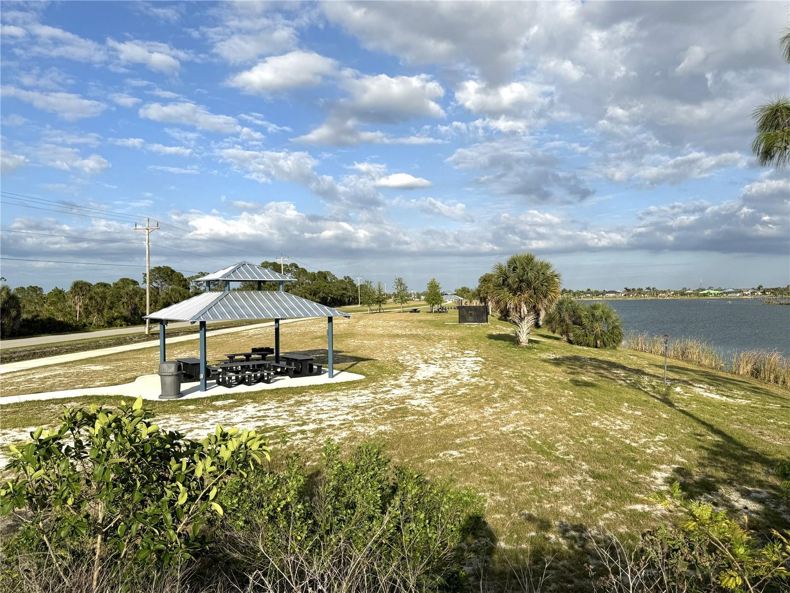 CAPE CORAL - Land