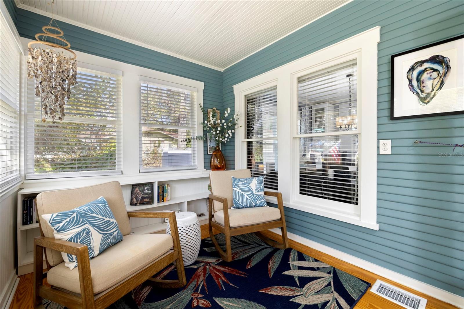 5901 N KENNETH AVENUE