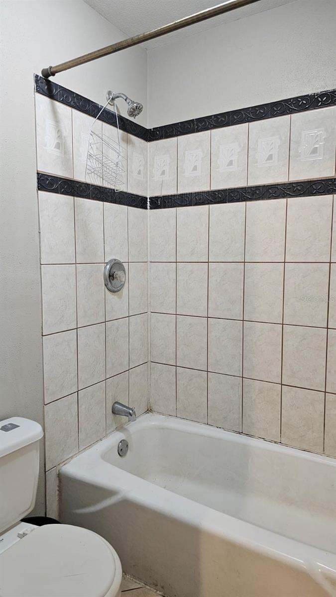 LEMON TREE CONDO SEC 01 - Residential Lease