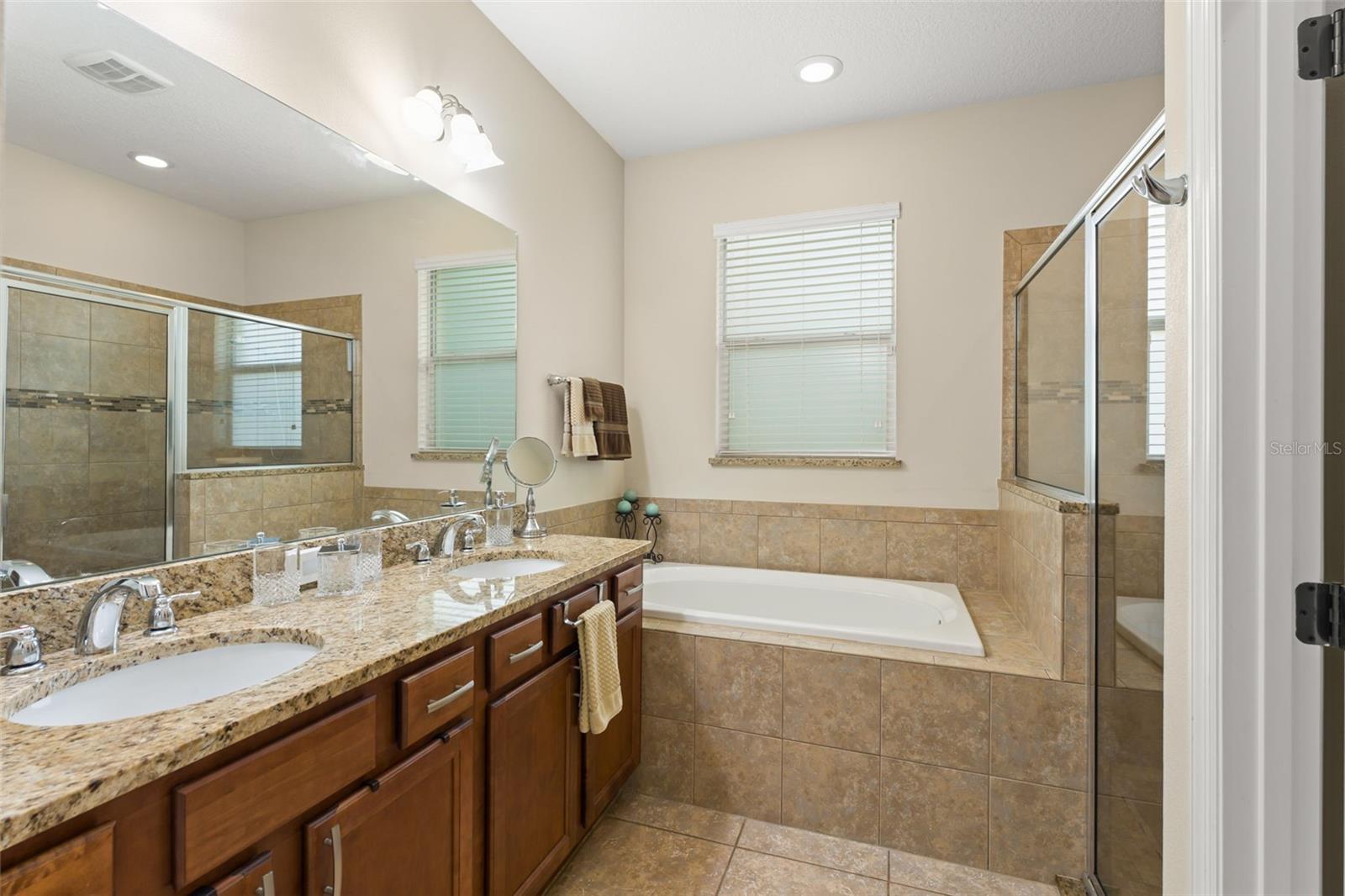 VICTORIA LNDGS - Residential