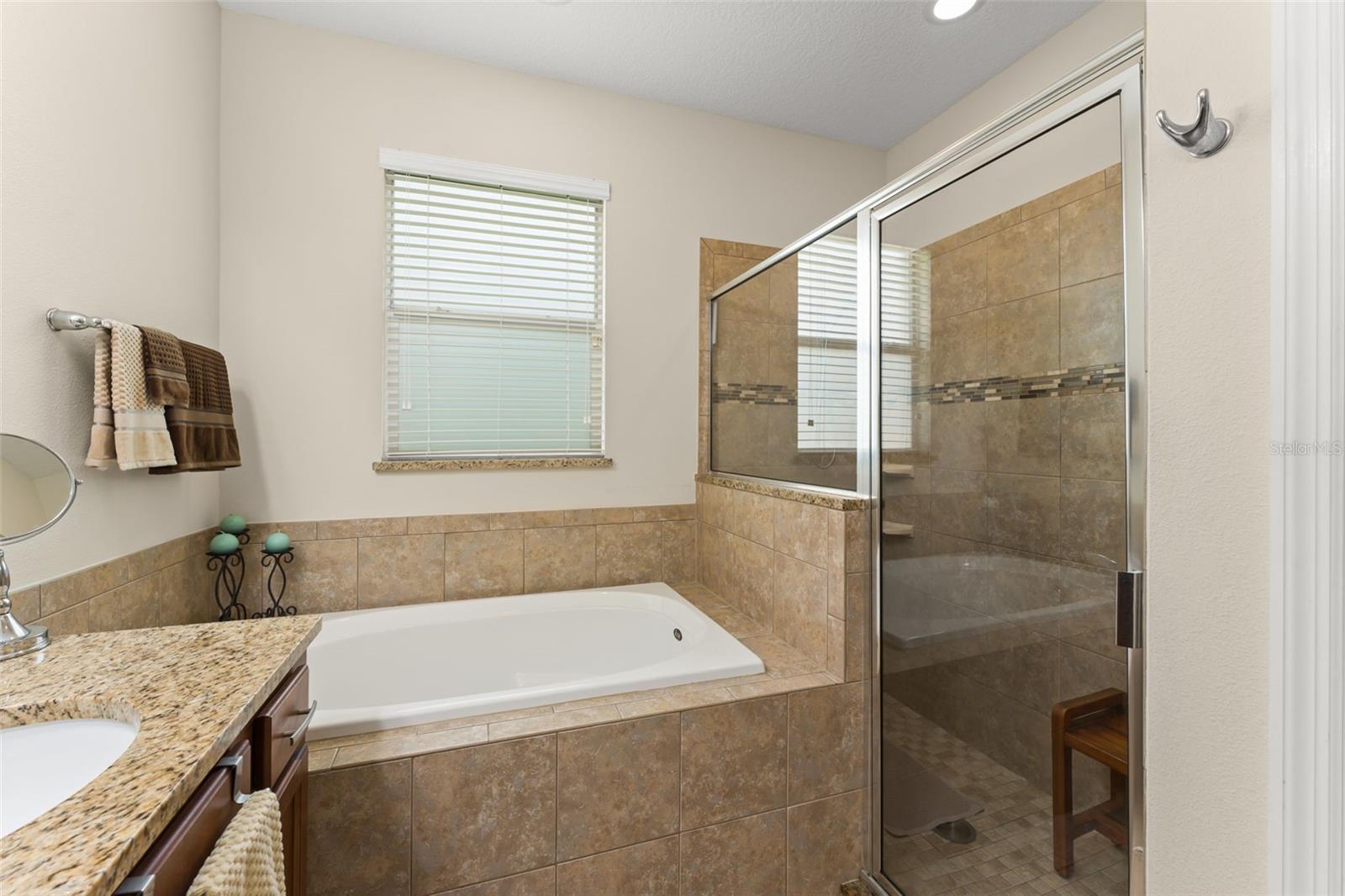 VICTORIA LNDGS - Residential