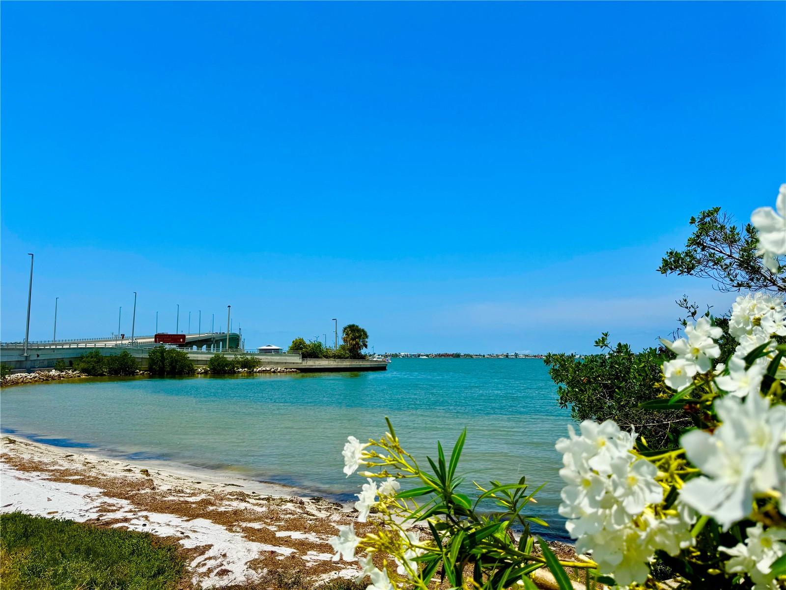 HARBOUR CLUB CONDO 3 - Residential