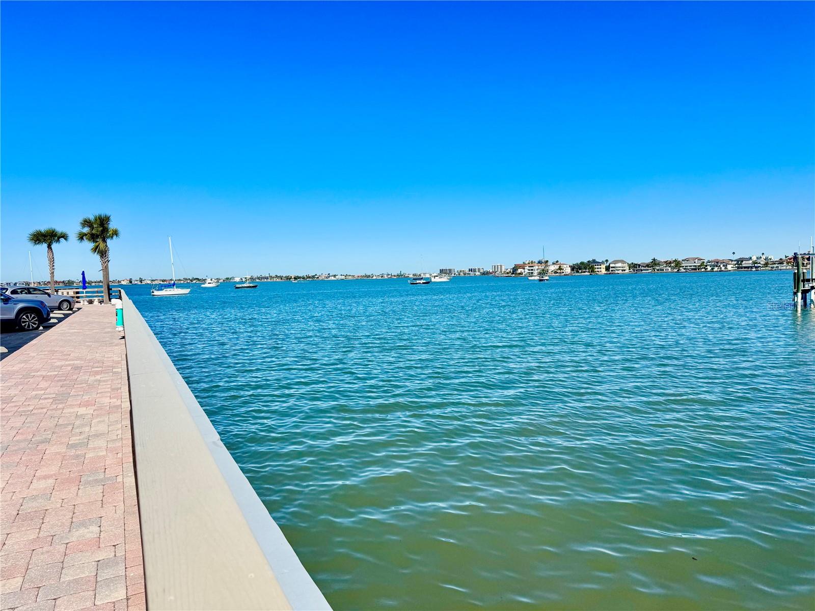 HARBOUR CLUB CONDO 3 - Residential