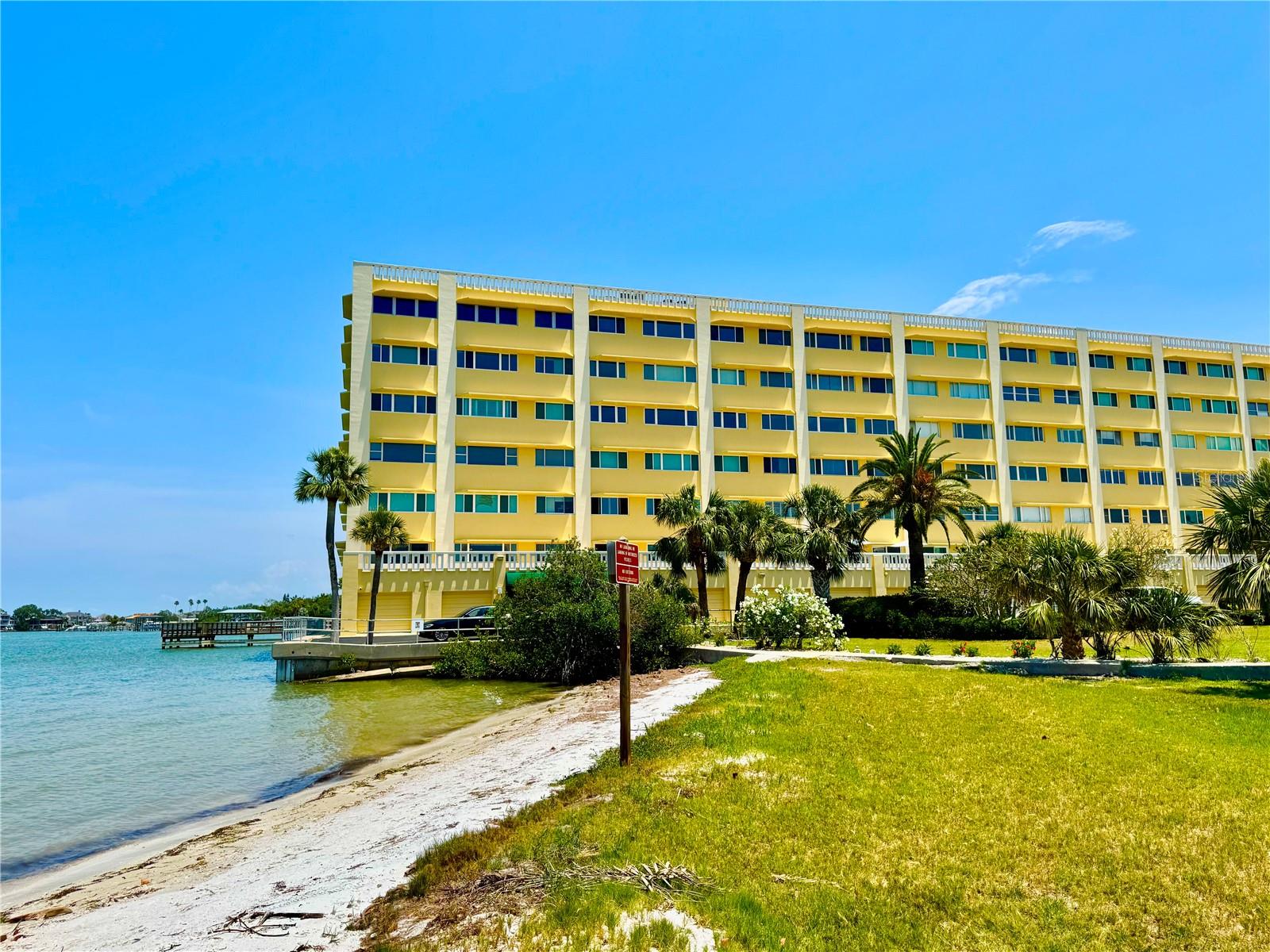 HARBOUR CLUB CONDO 3 - Residential