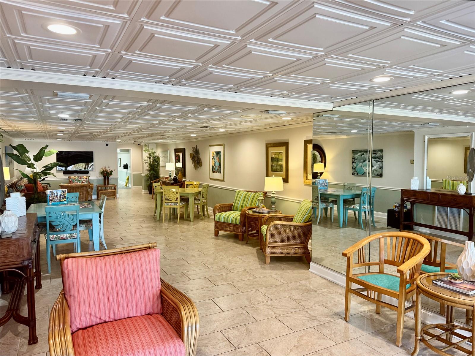 HARBOUR CLUB CONDO 3 - Residential