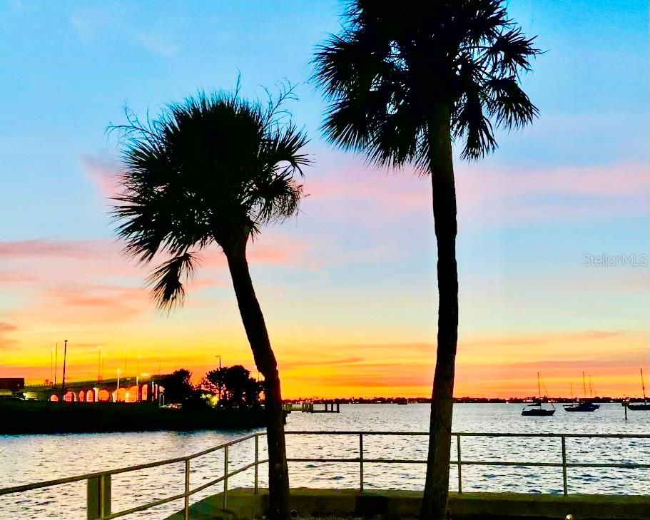 HARBOUR CLUB CONDO 3 - Residential