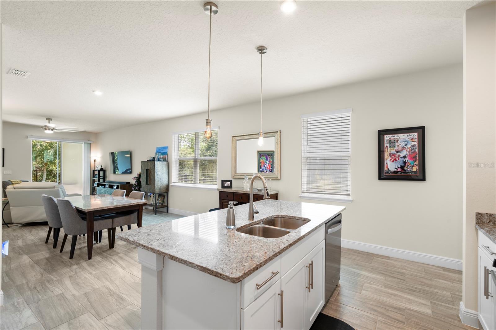 VICTORIA TRAILS - Residential