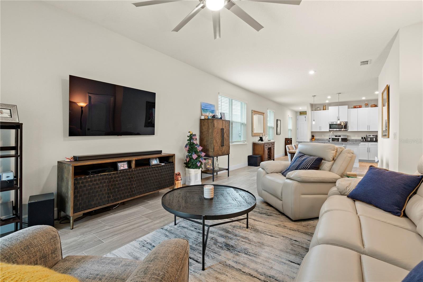 VICTORIA TRAILS - Residential