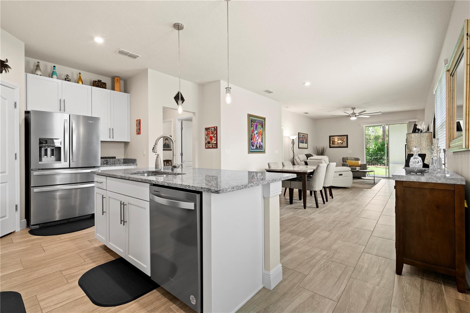 VICTORIA TRAILS - Residential