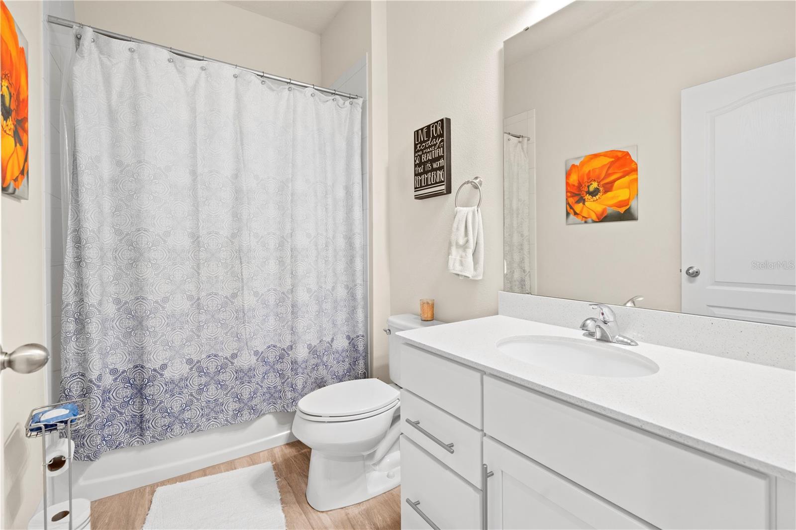 VICTORIA TRAILS - Residential