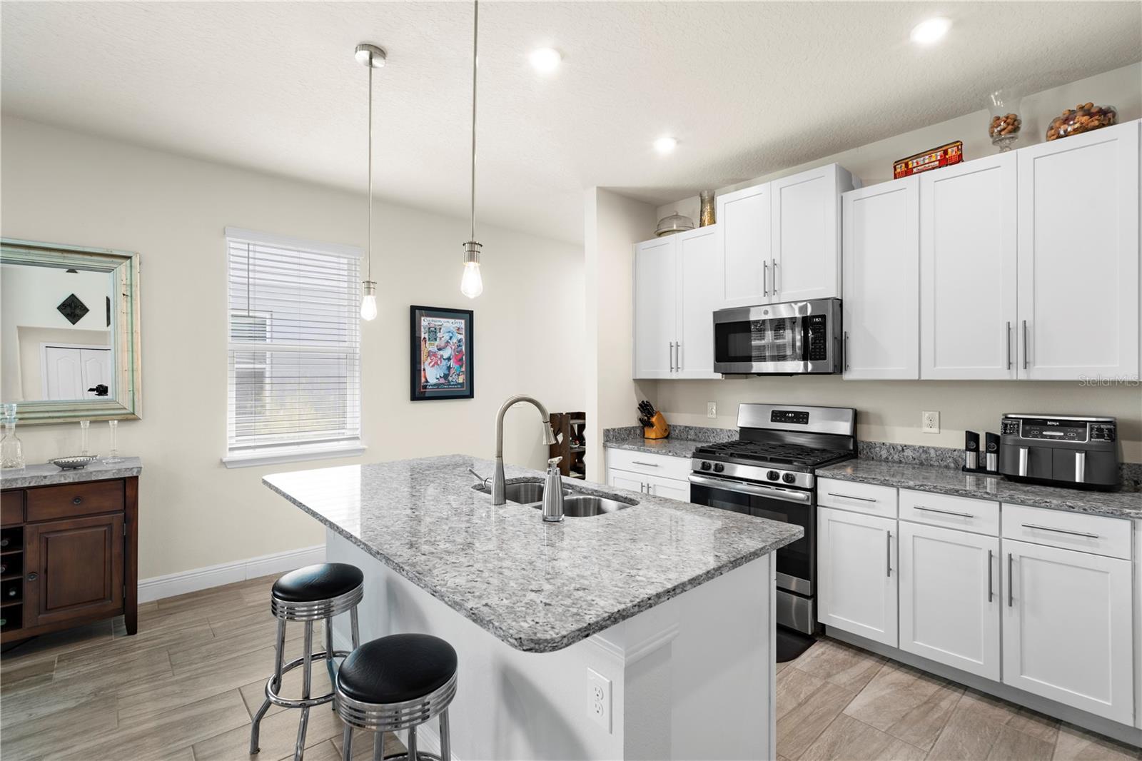 VICTORIA TRAILS - Residential