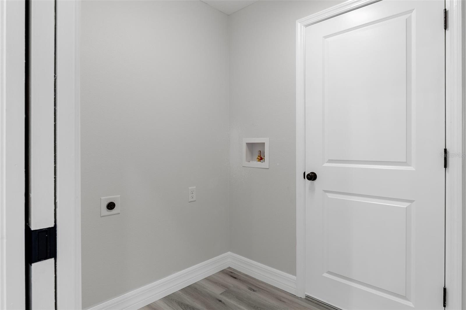 RIVER LAKES MANOR UNIT 1 - Residential Lease