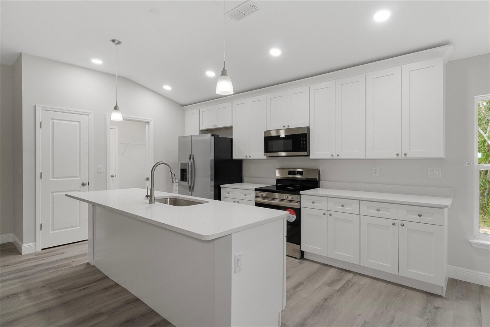 RIVER LAKES MANOR UNIT 1 - Residential Lease