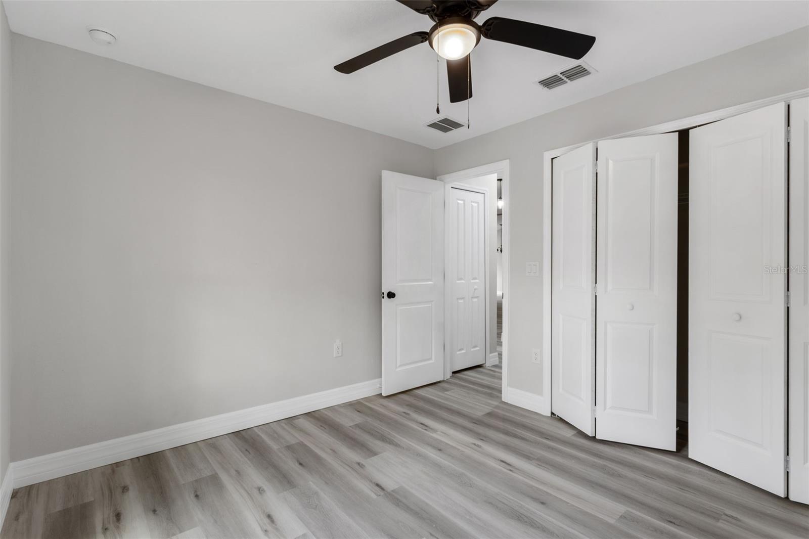 RIVER LAKES MANOR UNIT 1 - Residential Lease