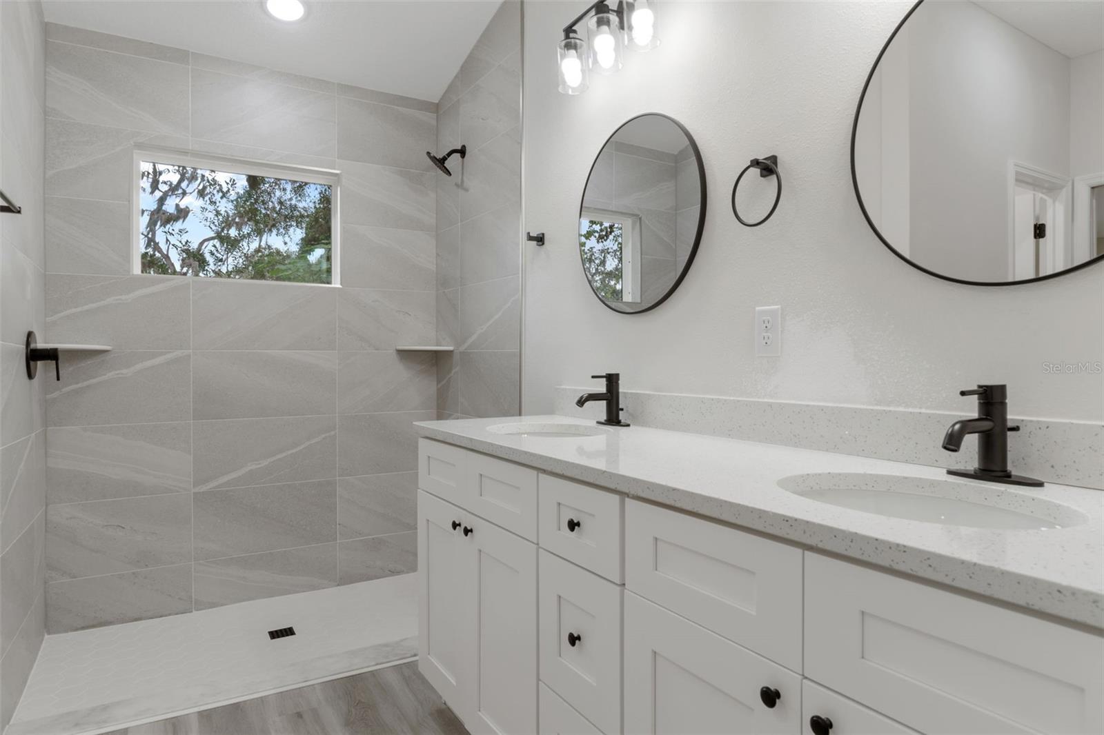 RIVER LAKES MANOR UNIT 1 - Residential Lease