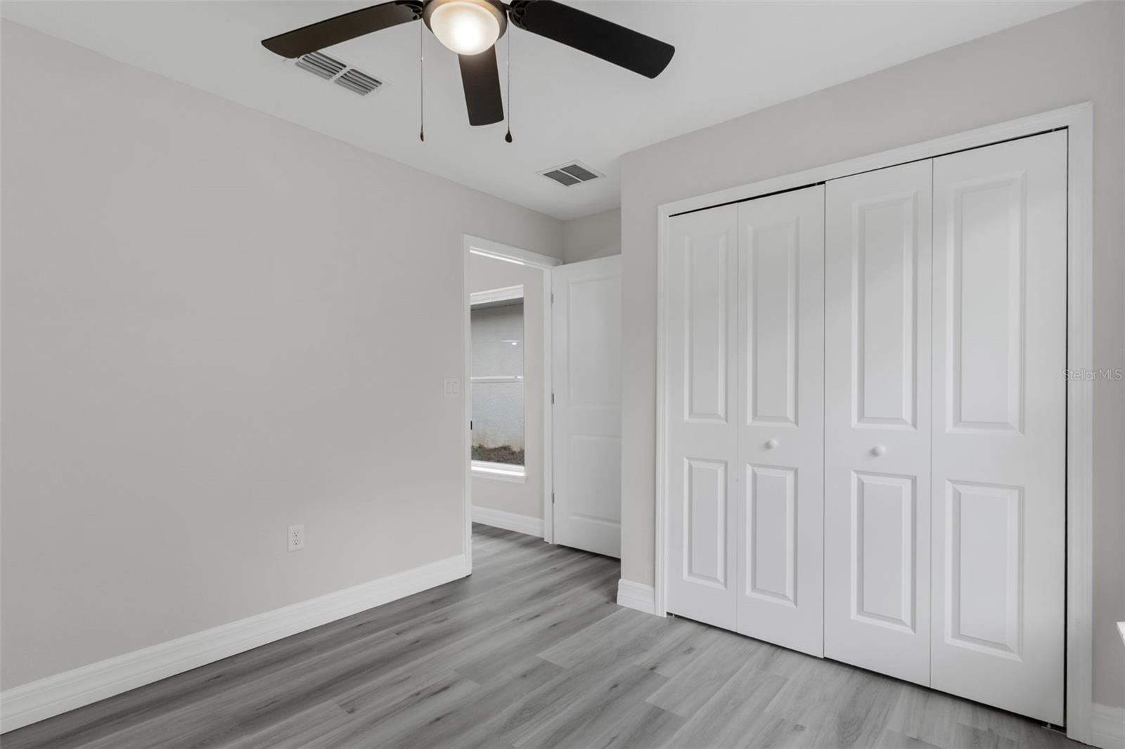 RIVER LAKES MANOR UNIT 1 - Residential Lease