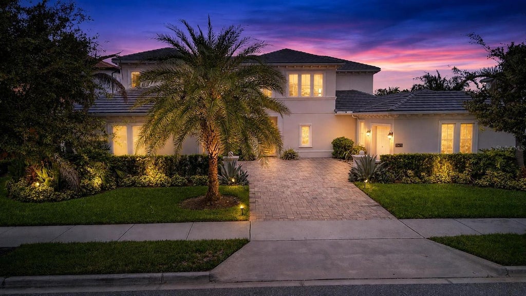Photo of 15675 Panther Lake Drive, Winter Garden, FL 34787 (MLS # O6433000)