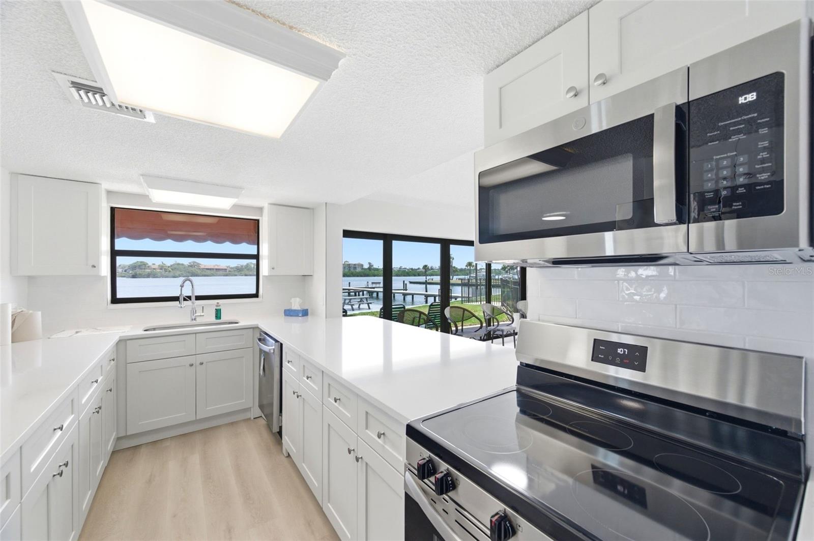 BAY MARINER THE CONDO - Residential