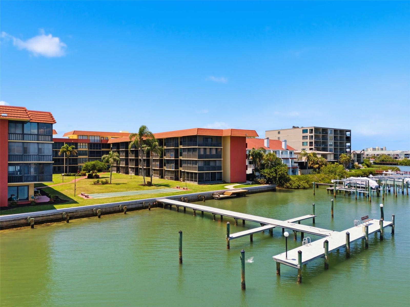 BAY MARINER THE CONDO - Residential