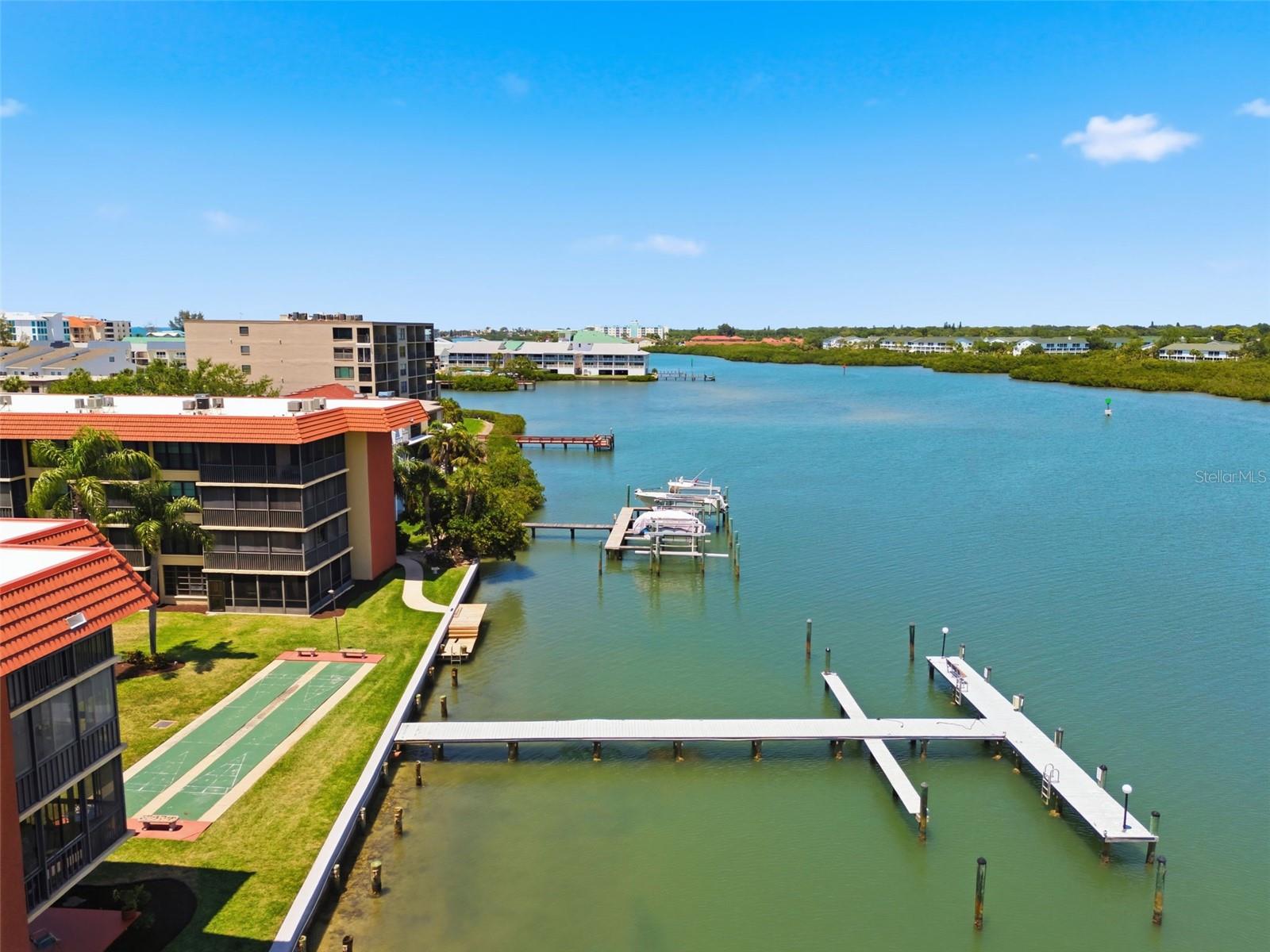 BAY MARINER THE CONDO - Residential