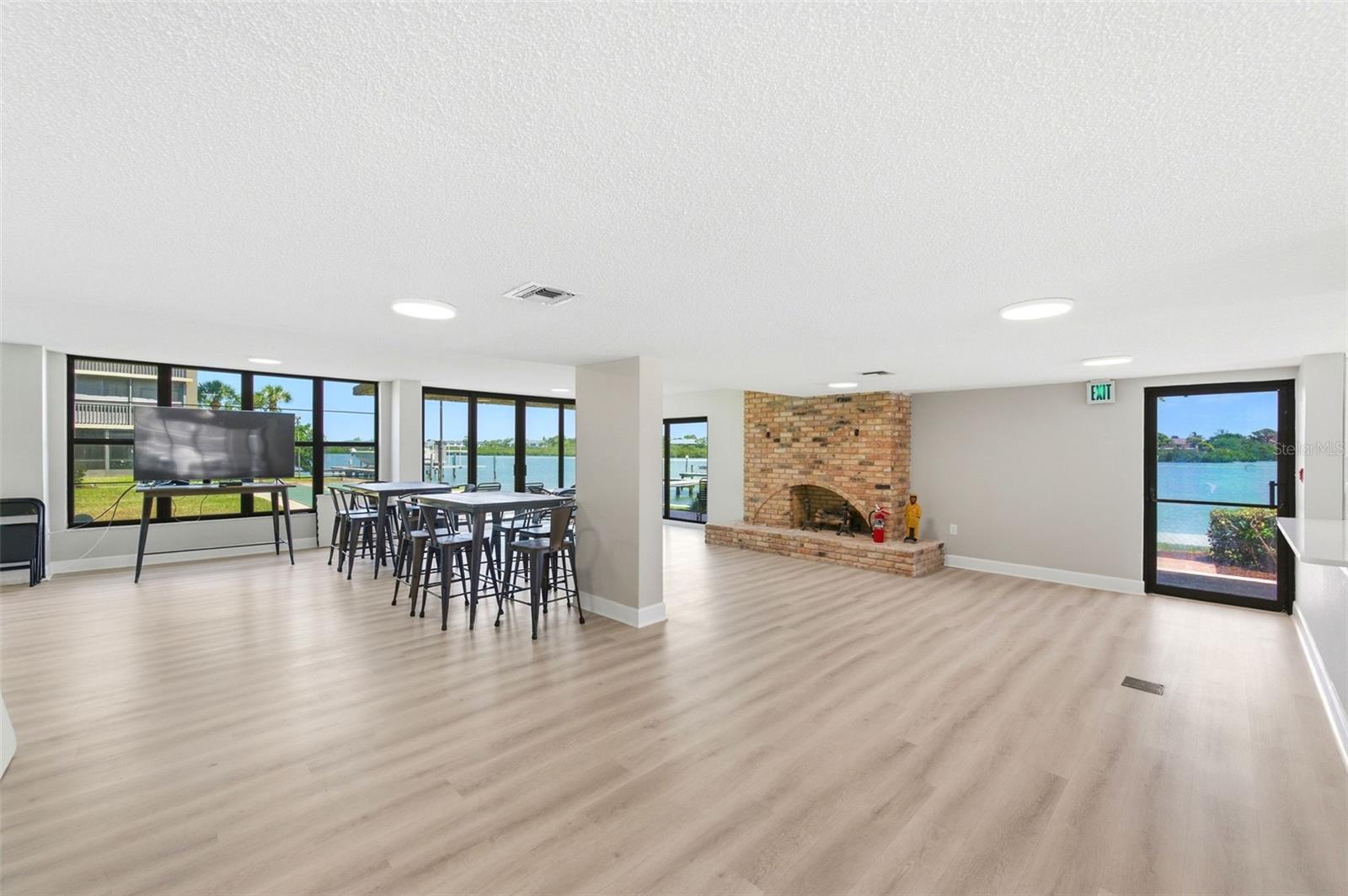 BAY MARINER THE CONDO - Residential