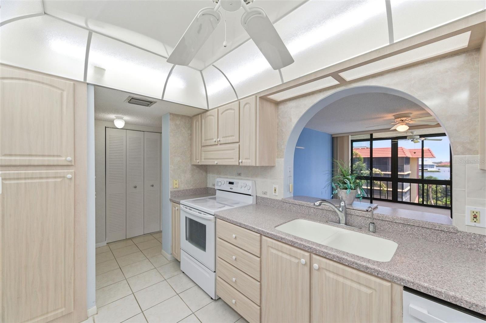 BAY MARINER THE CONDO - Residential