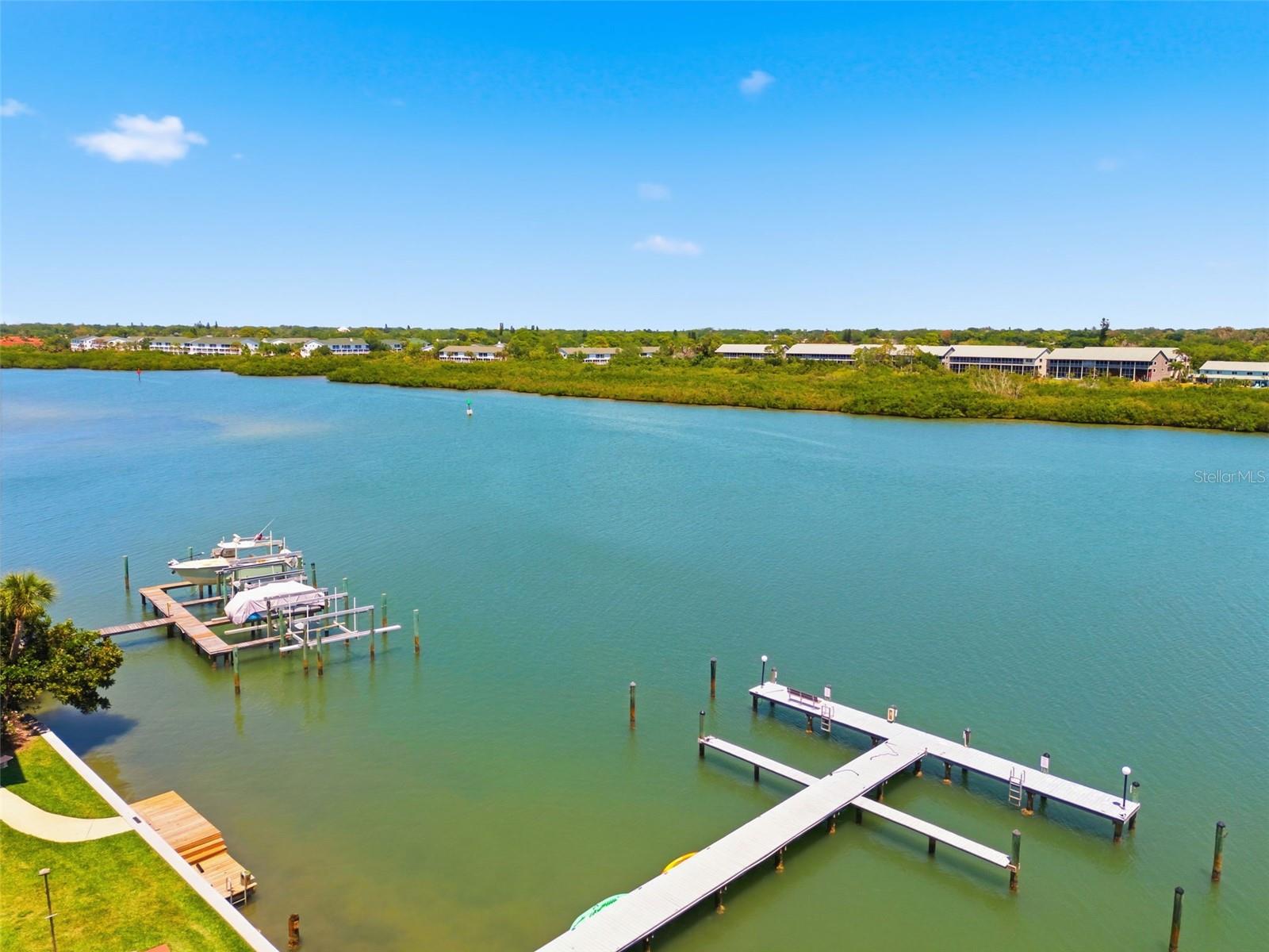 BAY MARINER THE CONDO - Residential