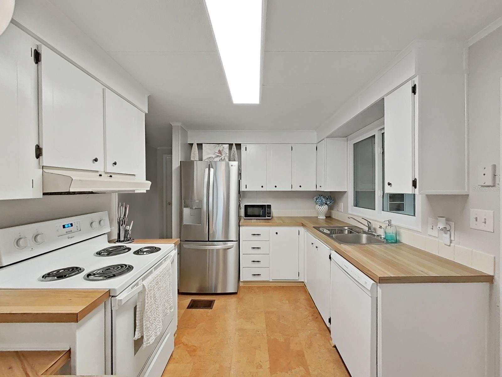 FOXWOOD LAKE ESTATES - Residential