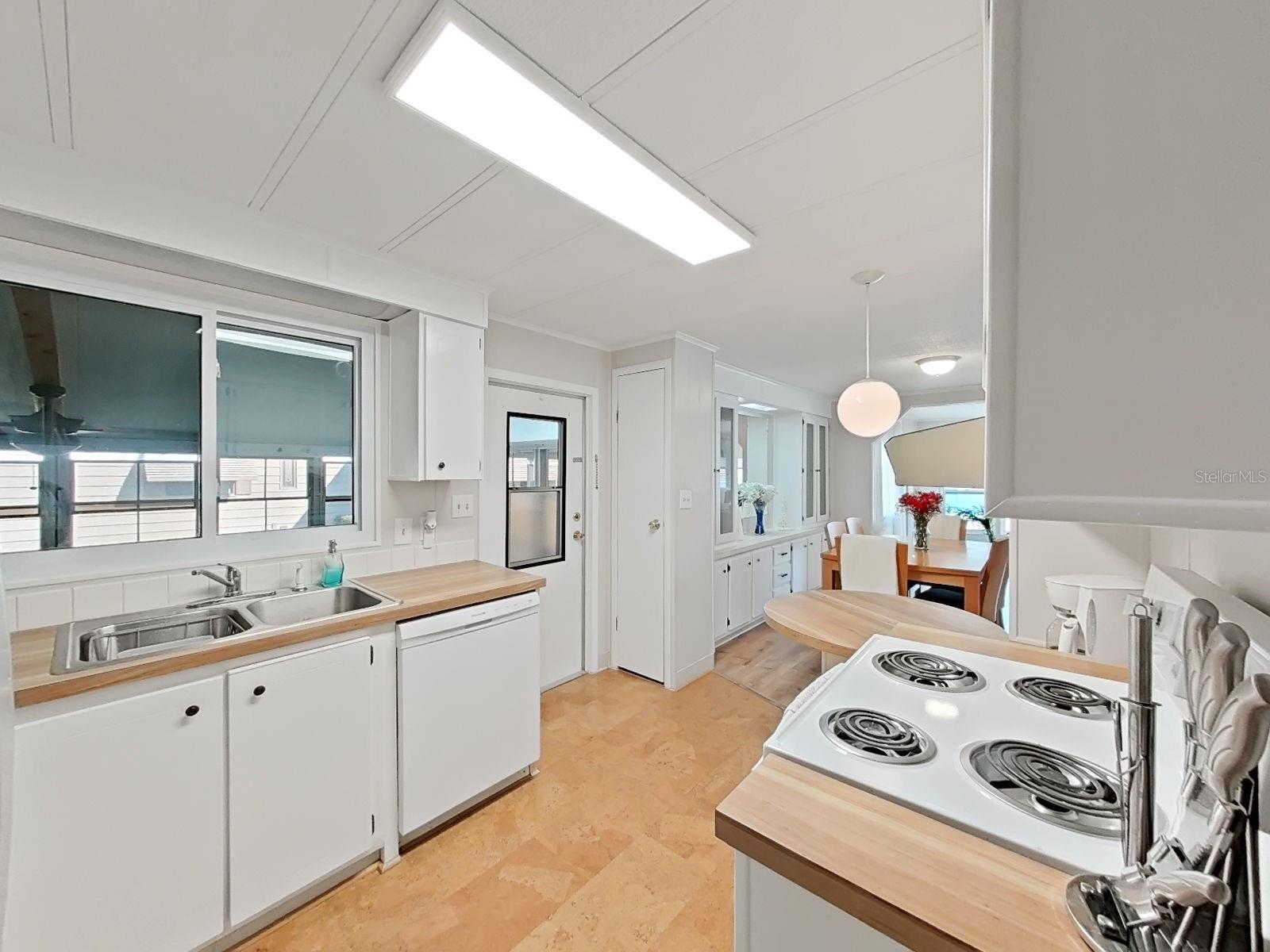 FOXWOOD LAKE ESTATES - Residential