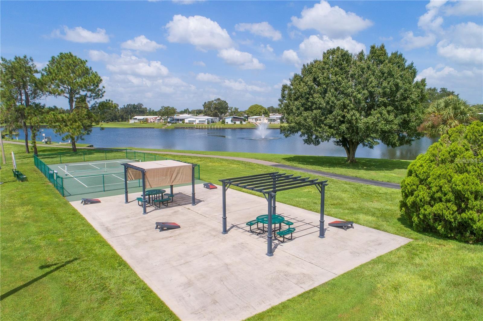 FOXWOOD LAKE ESTATES - Residential