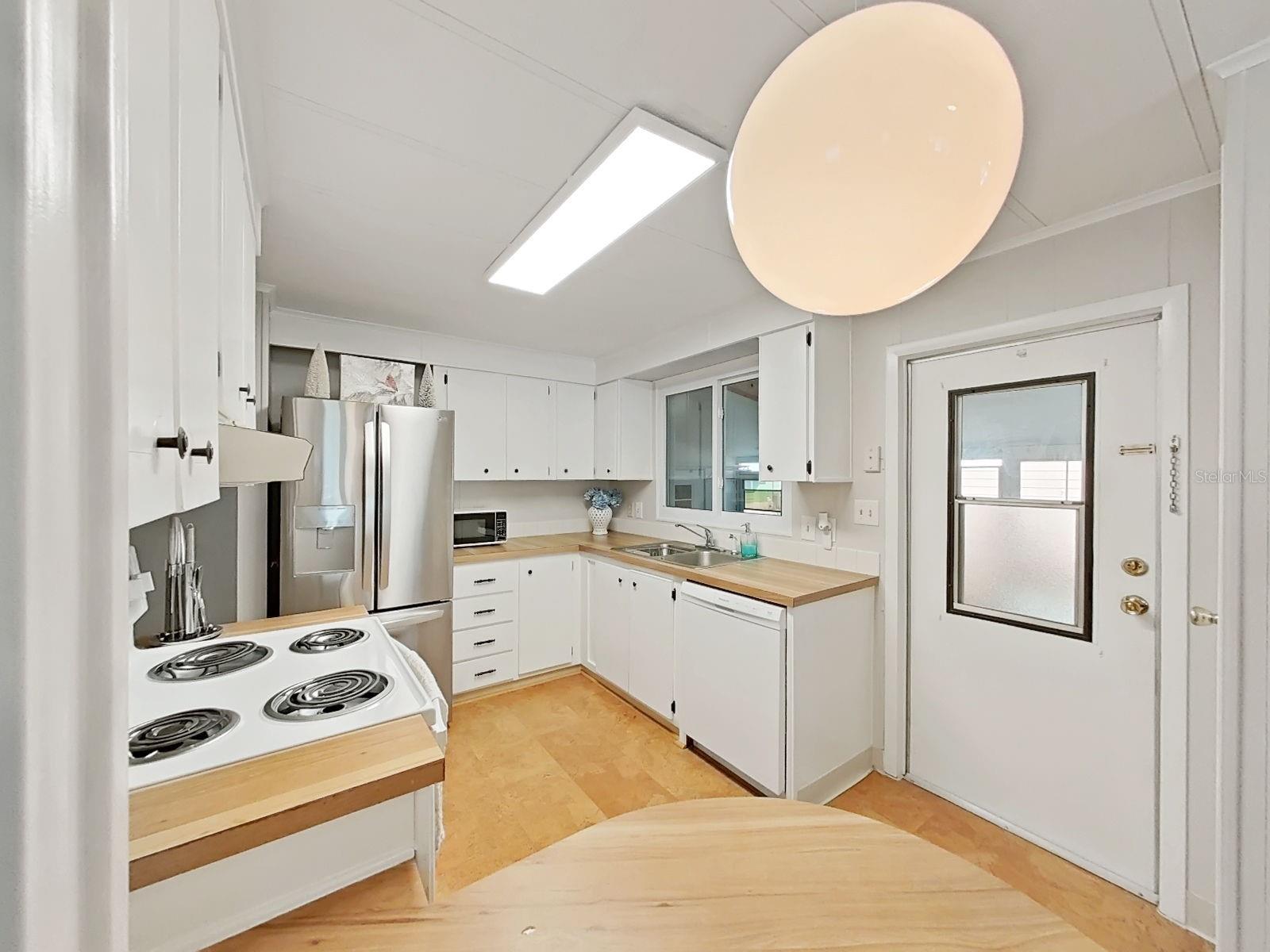 FOXWOOD LAKE ESTATES - Residential