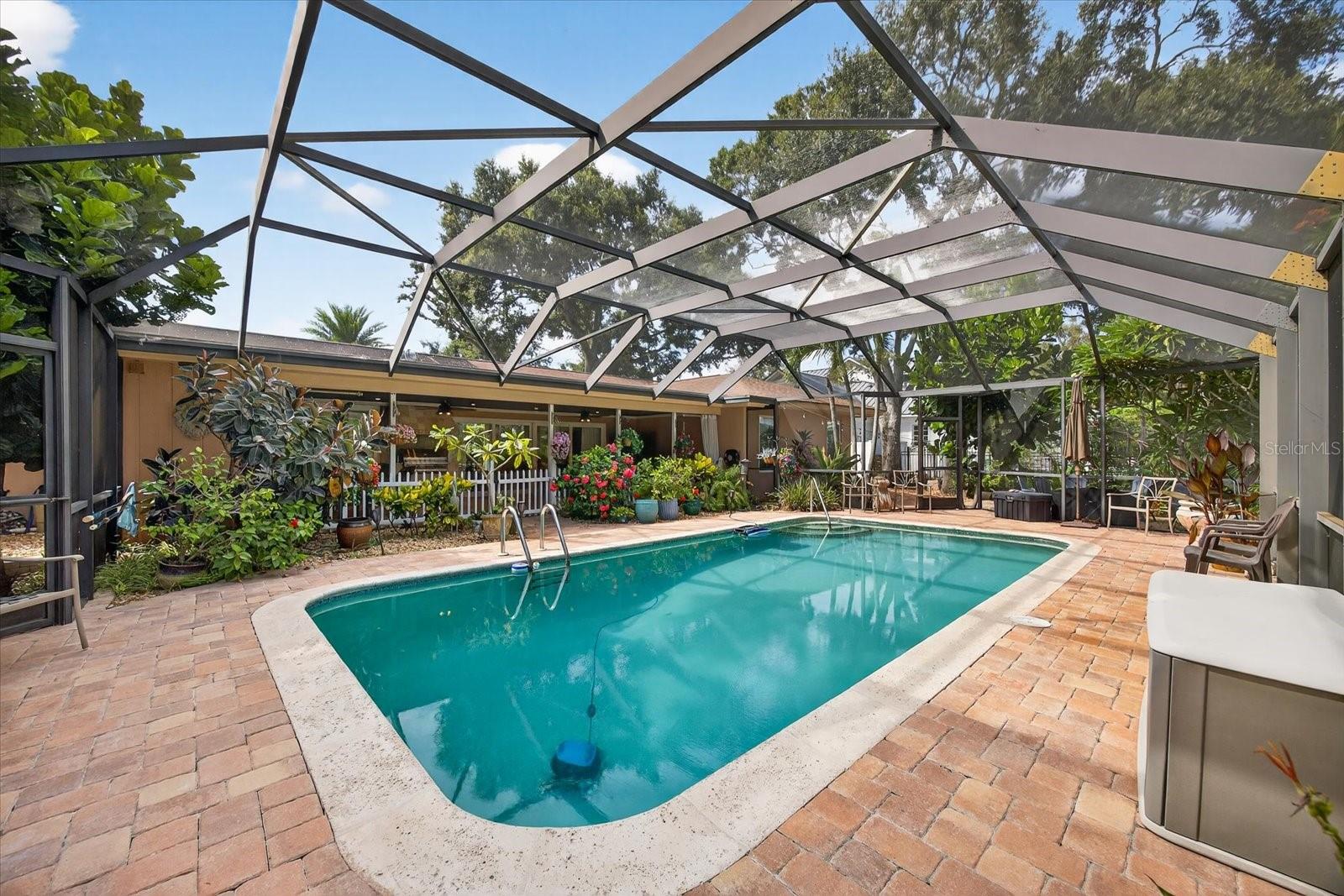 HEART OF BELLEAIR - Residential