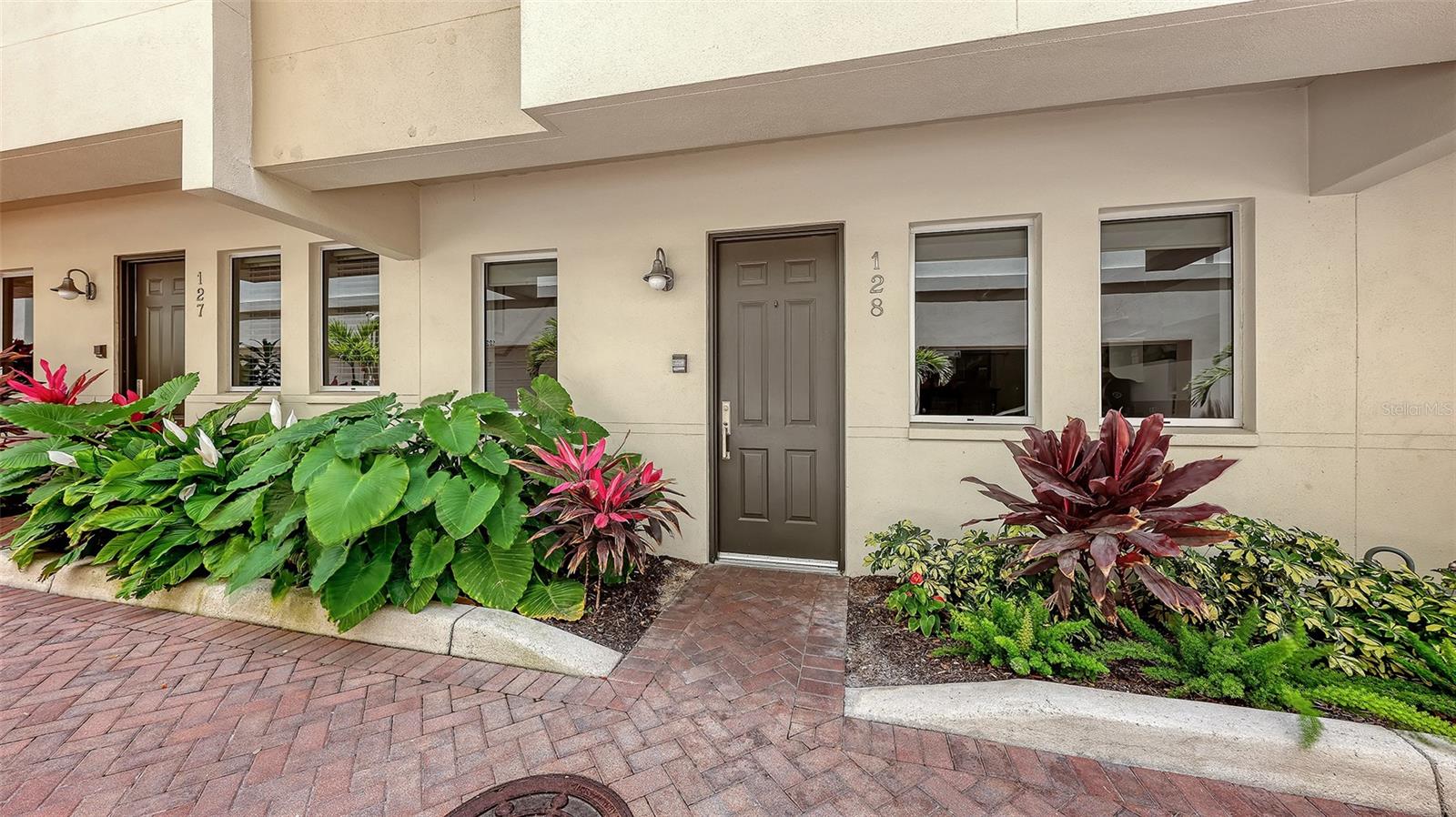 235 COCOANUT AVENUE 128E