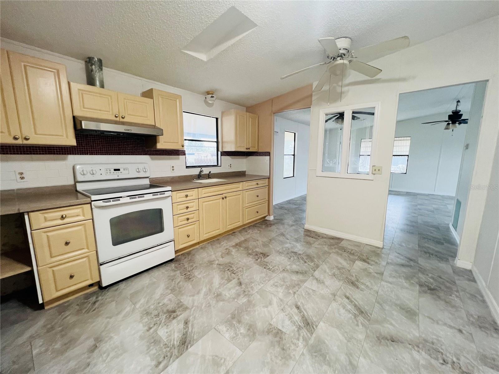 DIXIE GROVES ESTATES - Residential