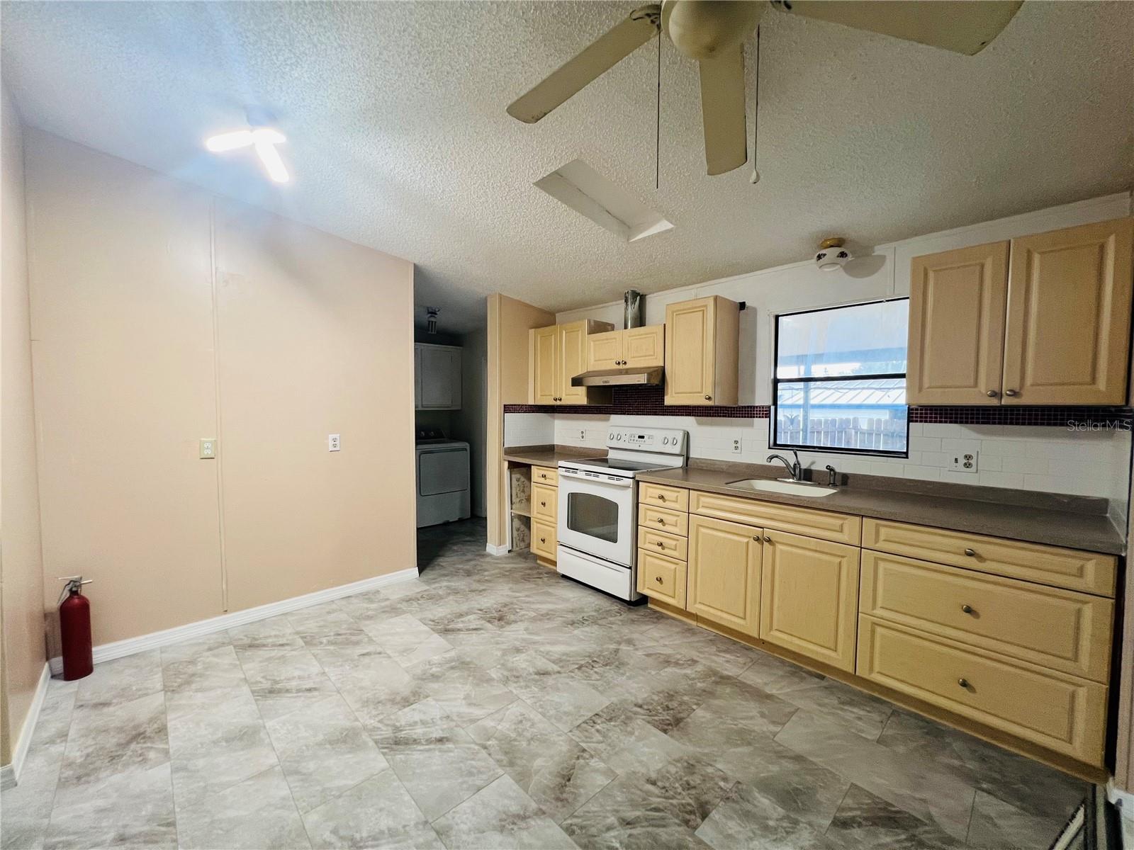 DIXIE GROVES ESTATES - Residential