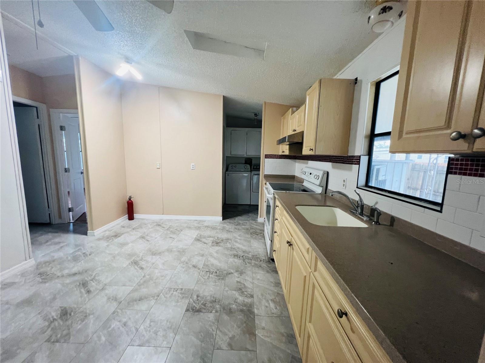 DIXIE GROVES ESTATES - Residential