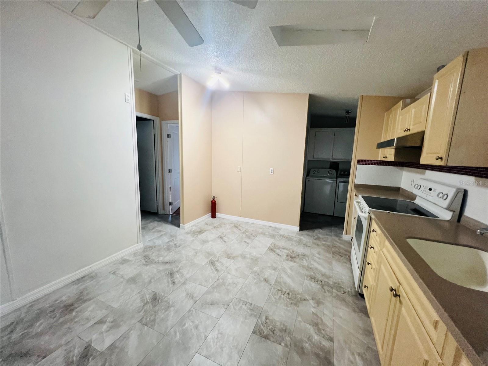 DIXIE GROVES ESTATES - Residential