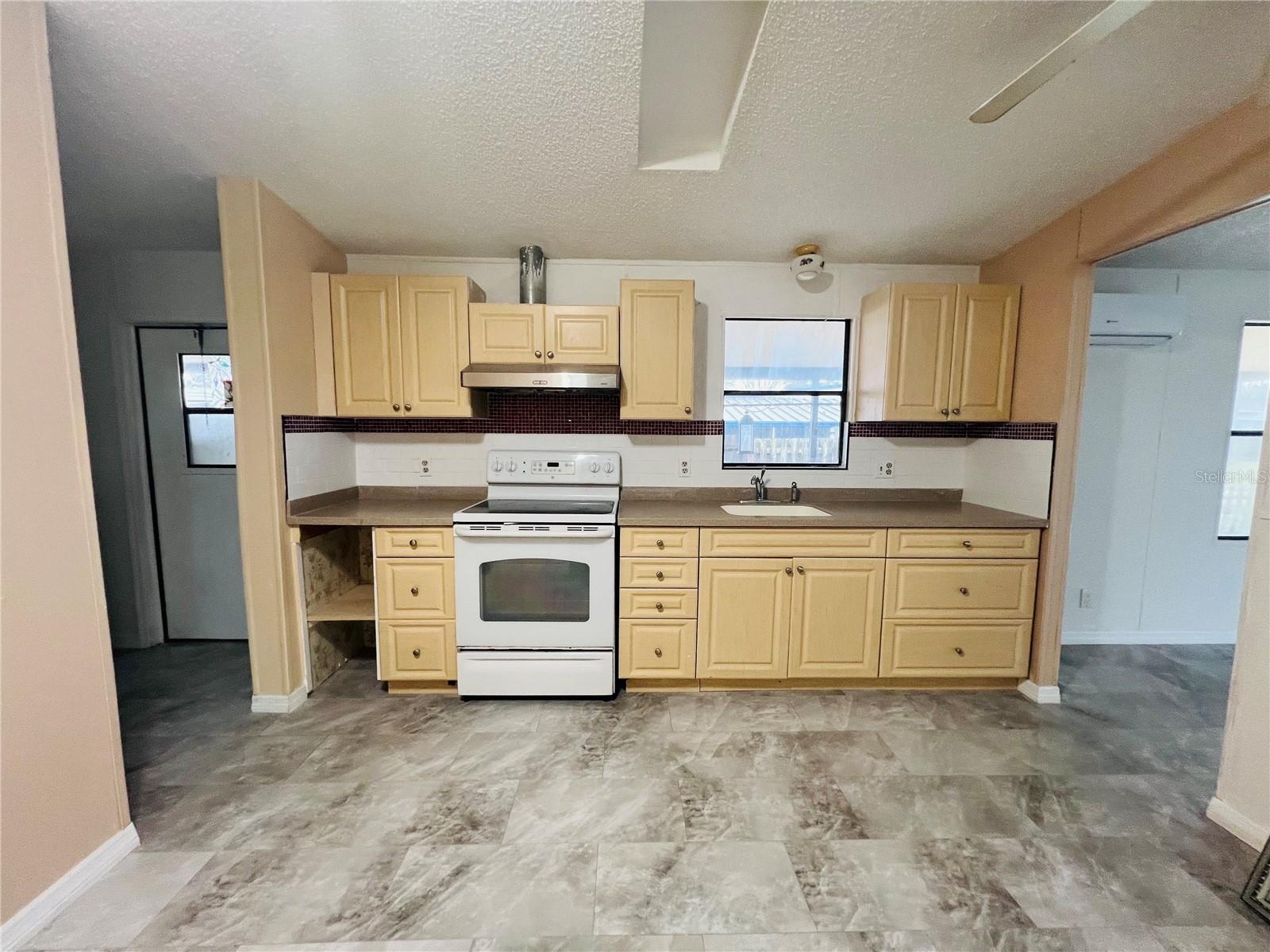 DIXIE GROVES ESTATES - Residential