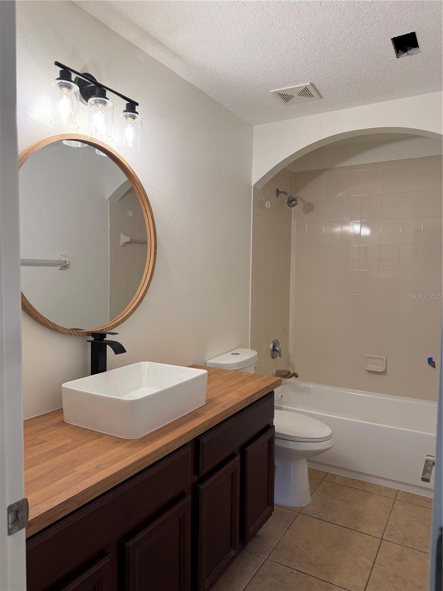 ENCLAVE/MOSS PARK - Residential Lease