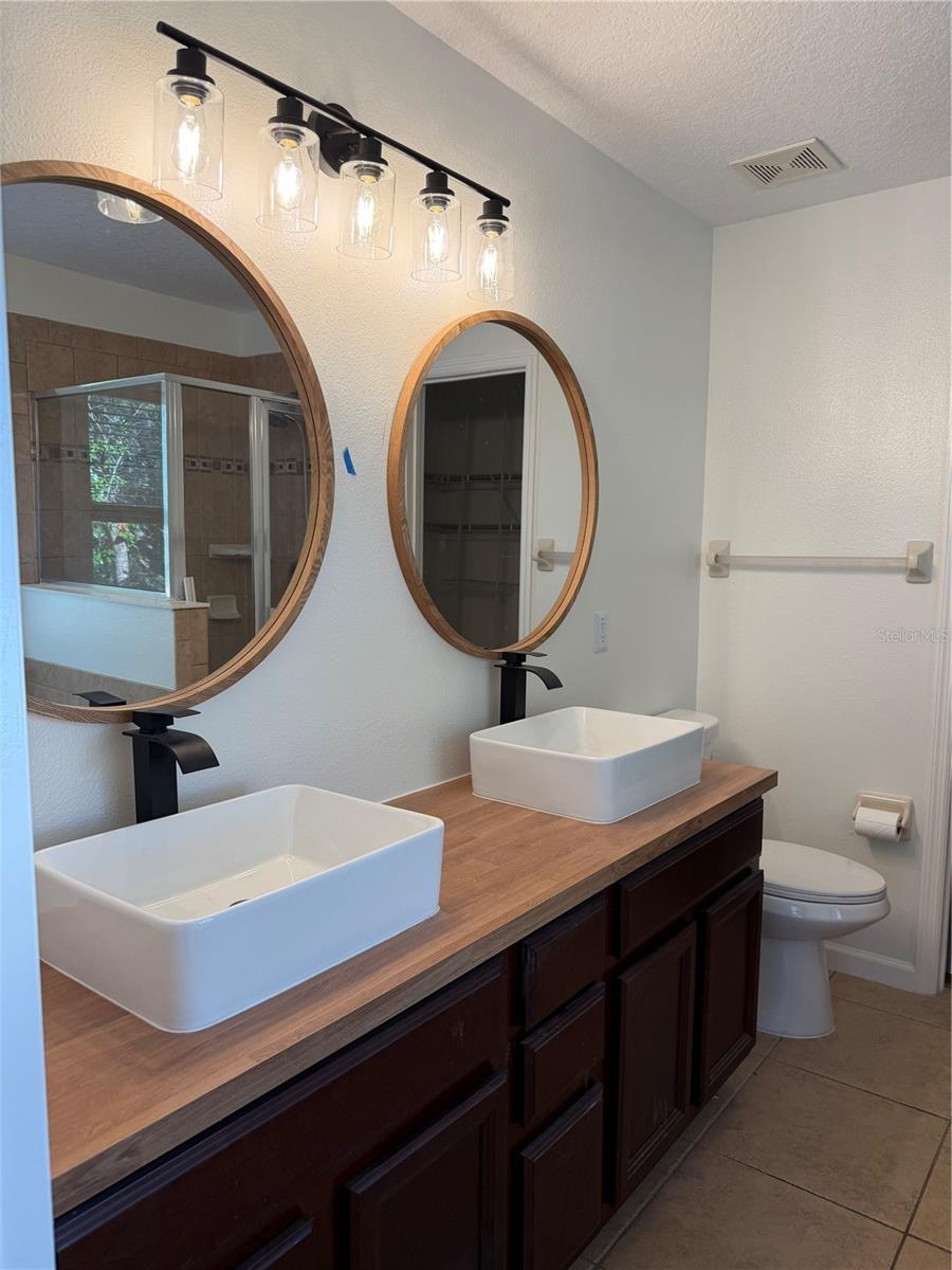 ENCLAVE/MOSS PARK - Residential Lease