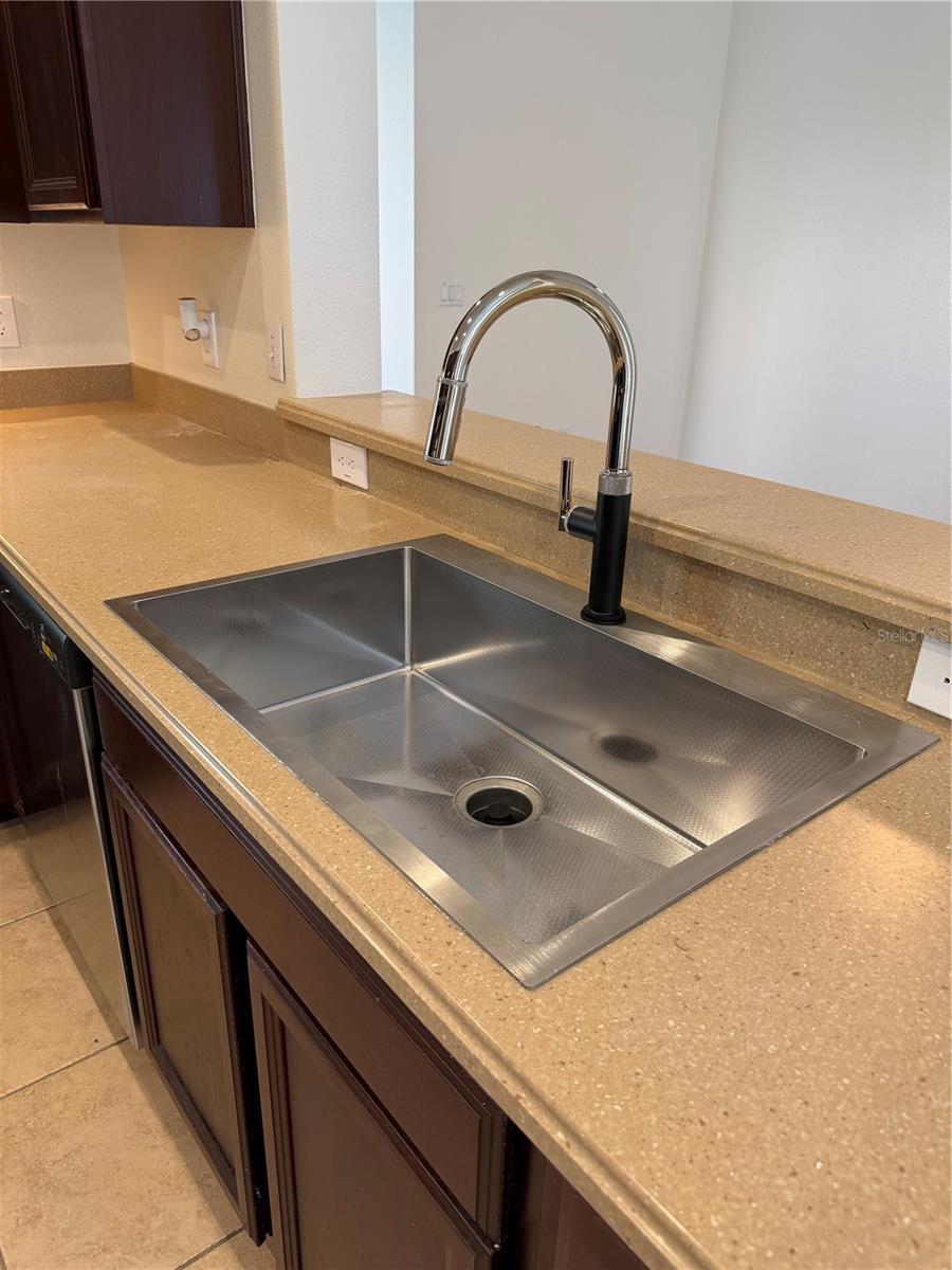 ENCLAVE/MOSS PARK - Residential Lease