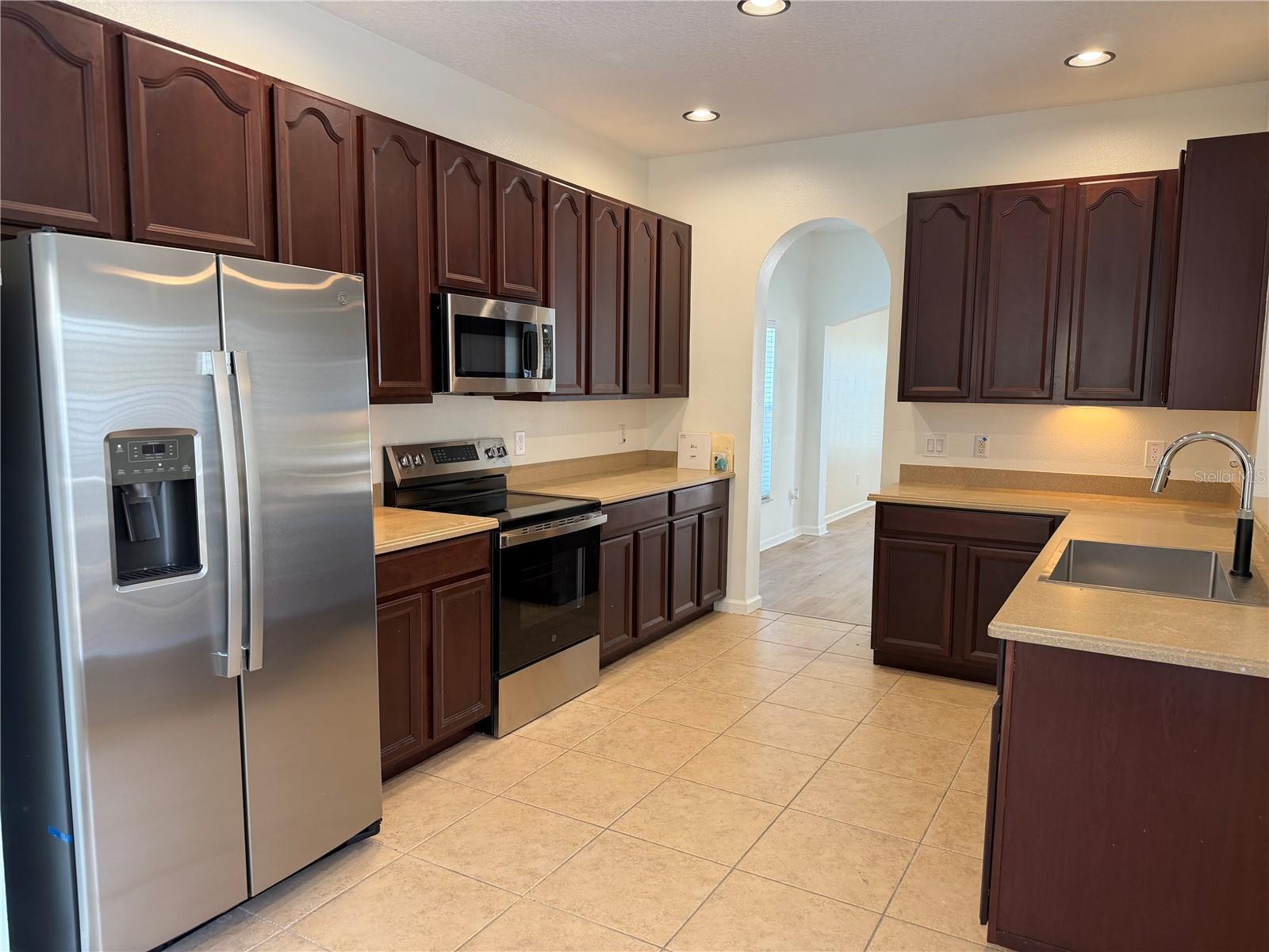 ENCLAVE/MOSS PARK - Residential Lease