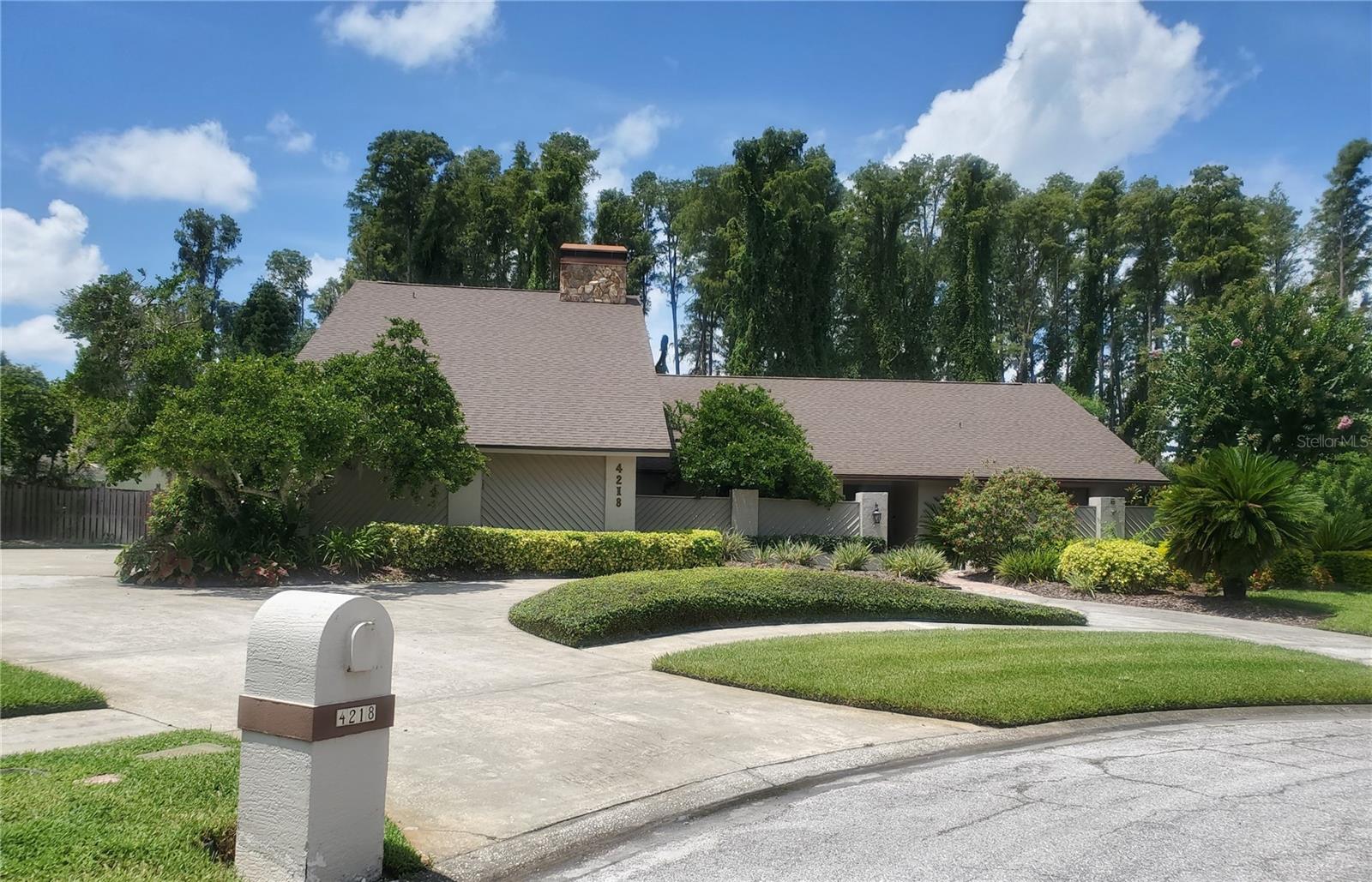 4 bedroom / 3 bathroom split plan custom Islander Custom home sits on a conservation private lot in a cul-de-sac in Phase 1 of Carrollwood Village. Oversize custom pool, very private with large lani includes a wet bar and jen air grill.
Gourmet kitcehn with new double oven and new sub zero regridgrator, trash compactor and features high ceilings. Oversize family room with 16 fot cothedral with wet bar and wine racks, woor burning fireplace with book shelves.
Home features new wood flooring in rooms and the were installed by Bast Flooring, two bedrooms and the laundry room feature california closets. Master bath features and seperate showere and sunken tub with large his and her vanities.
Large laundry room leads to fenced in private sodded yard which has been used over the years for family dogs.
Realtors mother owns home and is part owner in a ladybird deal.