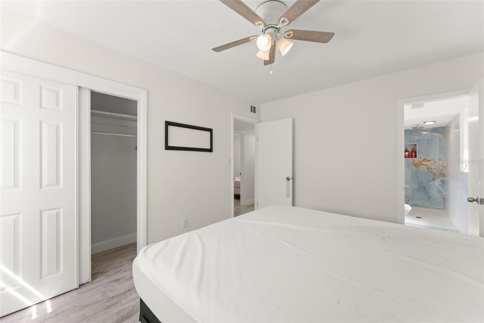 MONROE MANOR - Residential