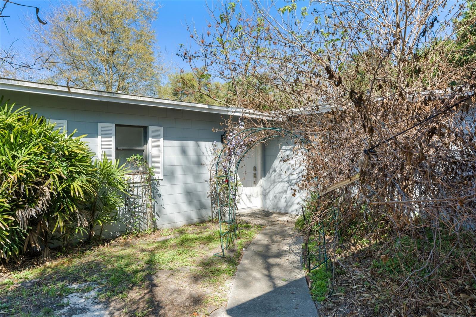 MONROE MANOR - Residential